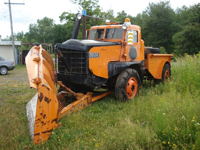 http://www.badgoat.net/Old Snow Plow Equipment/Trucks/Walter 100 Traction/Walter Snowfighters of Upstate New York/GW800H600-3.jpg